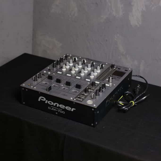 【送料込み】Pioneer DJM-700  DJミキサー